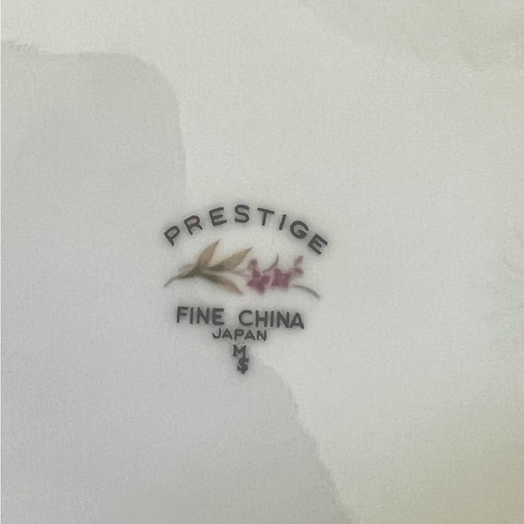 Vintage Prestige Fine China Dinner Plates - Picture 3 of 4